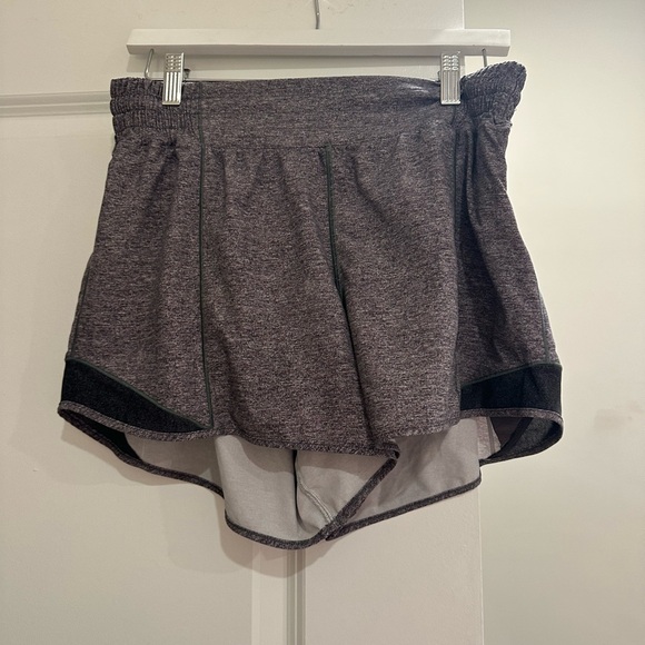 LuLulemon Hotty Hot Highrise Shorts 4 inch - Picture 2 of 4